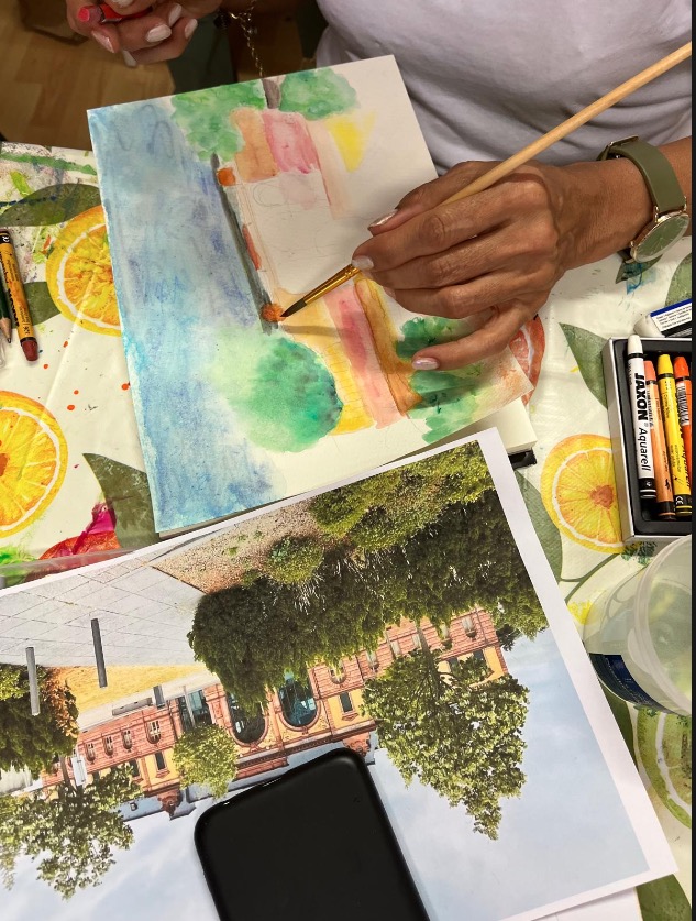 die Fassade des Gebäudes „Alten Post“ Pirmasens im Stil des „Urban Sketching“ mit Aquarell auf Papier